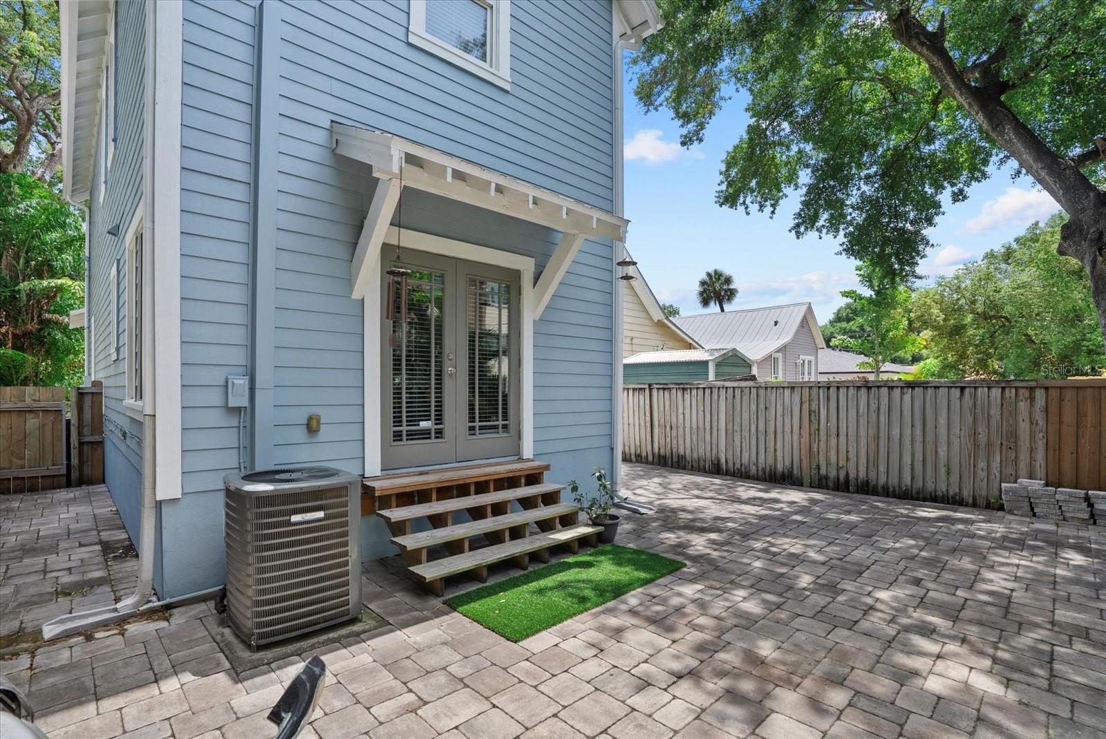 Image 21 of 25 For 412 Amelia Avenue