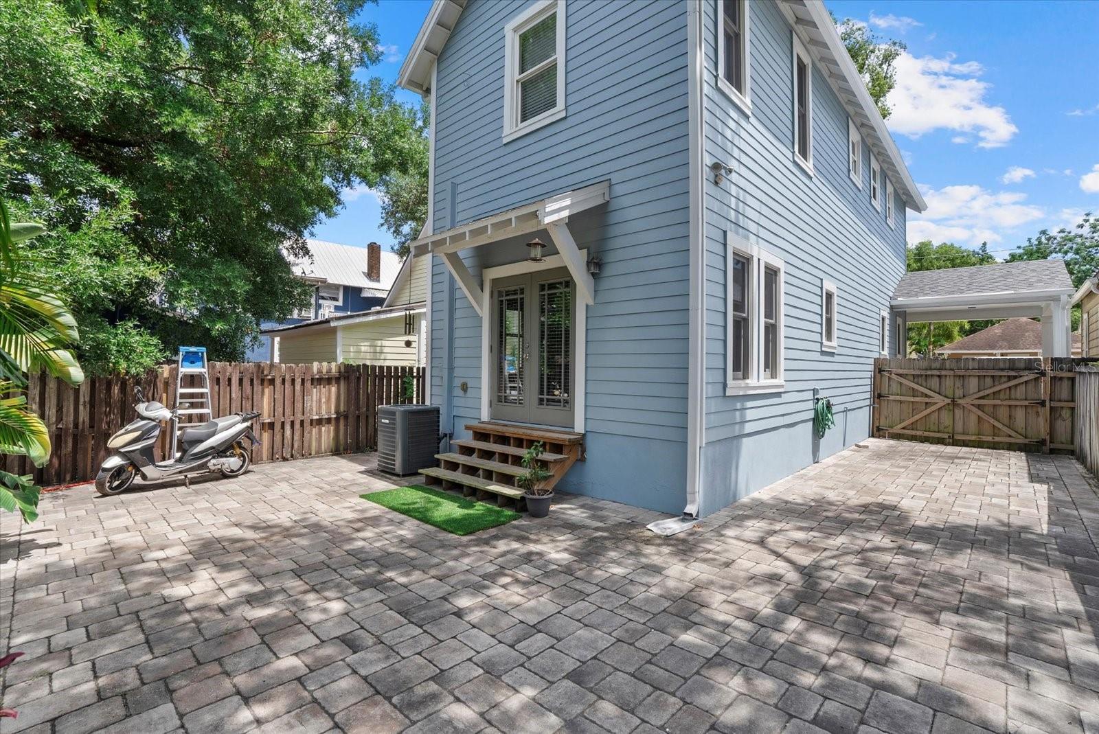 Image 22 of 25 For 412 Amelia Avenue