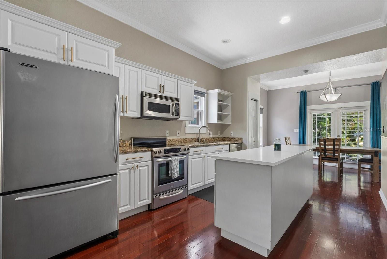 Image 5 of 25 For 412 Amelia Avenue