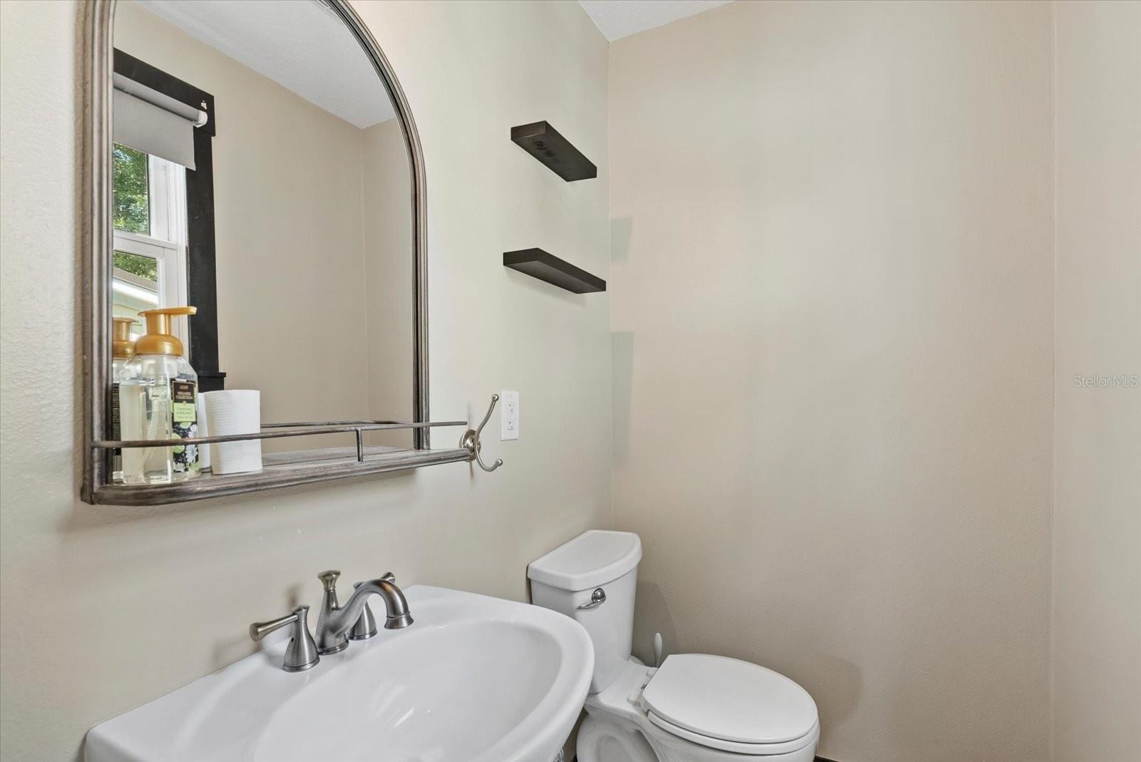 Image 7 of 25 For 412 Amelia Avenue