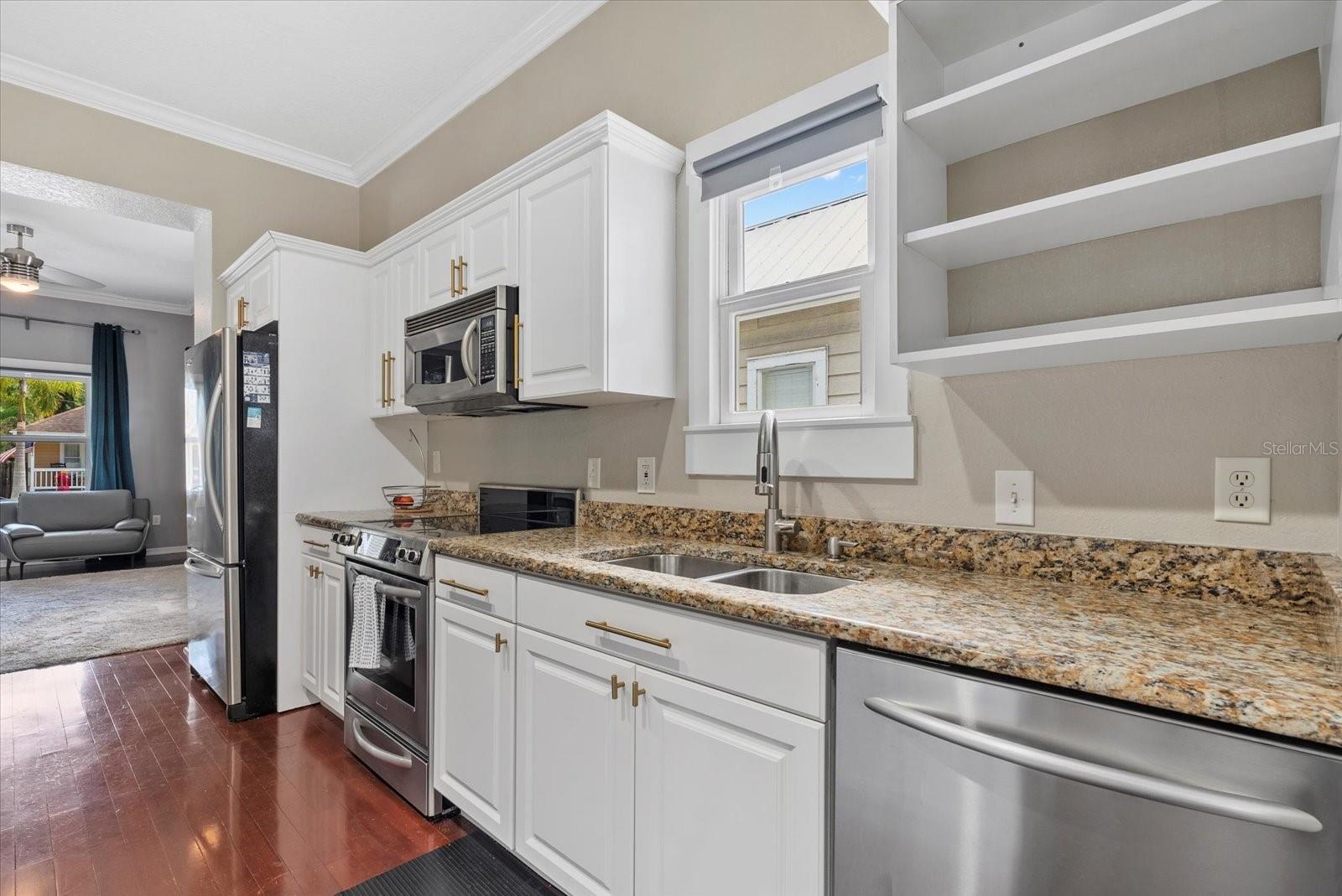 Image 9 of 25 For 412 Amelia Avenue