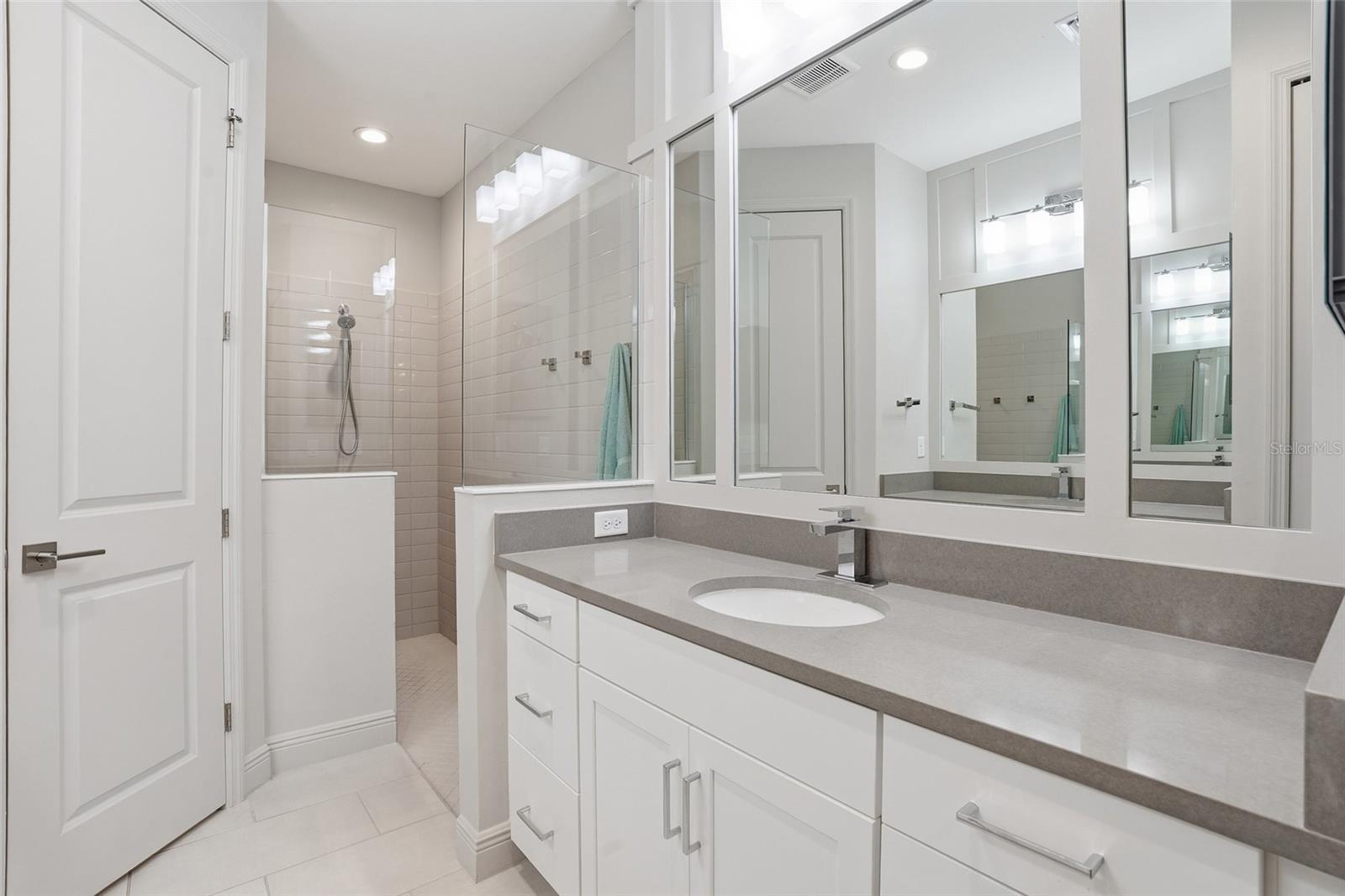 Image 22 of 39 For 11655 Solano Drive