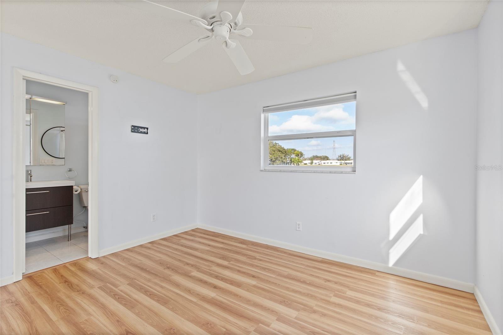 Image 10 of 22 For 9785 Mainlands Boulevard W 1-b