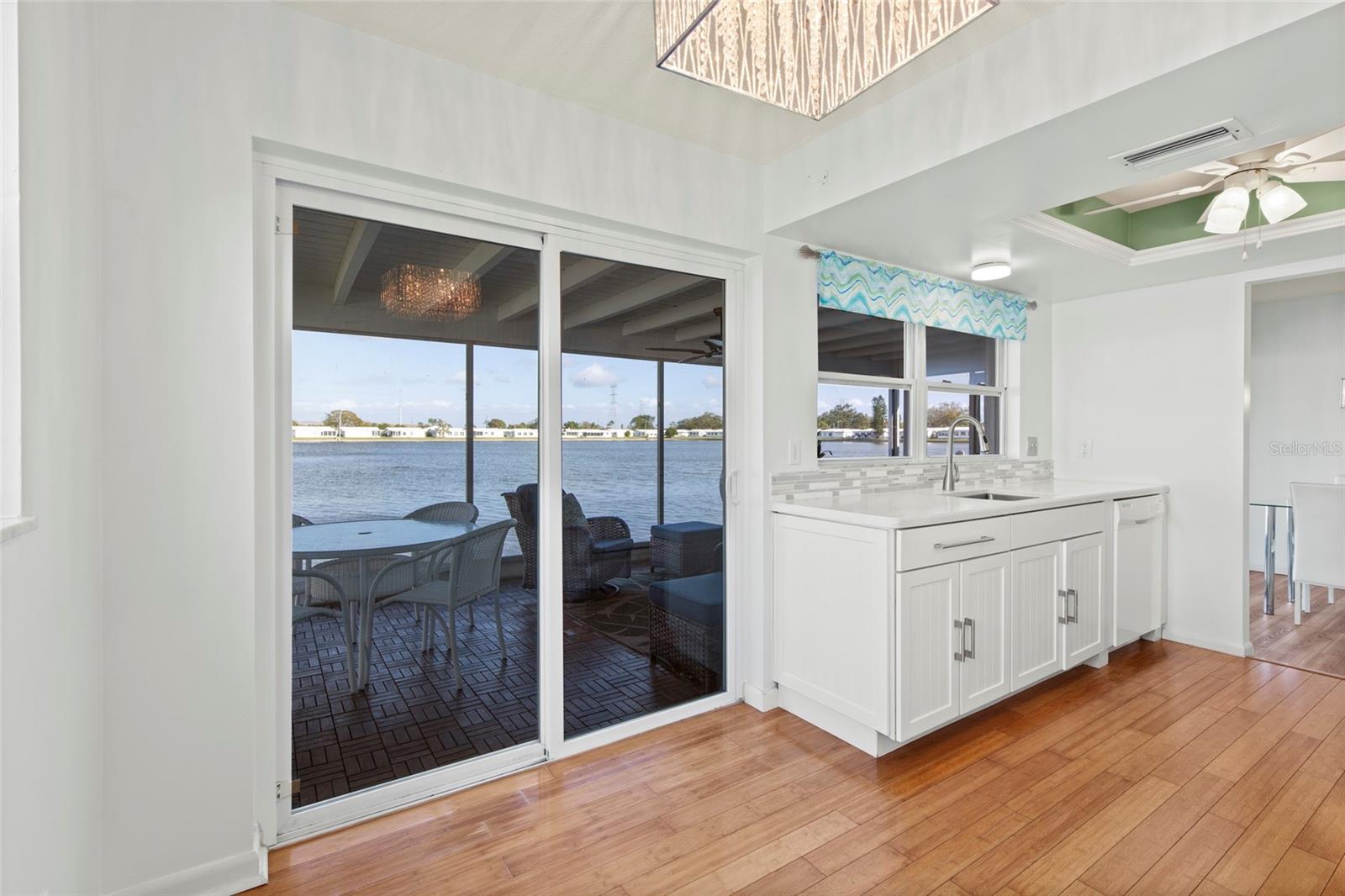 Image 5 of 22 For 9785 Mainlands Boulevard W 1-b