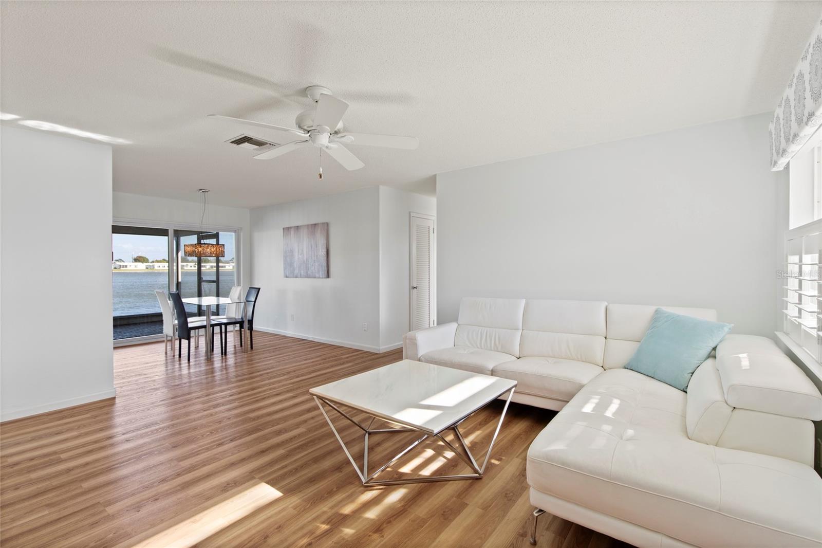 Image 7 of 22 For 9785 Mainlands Boulevard W 1-b