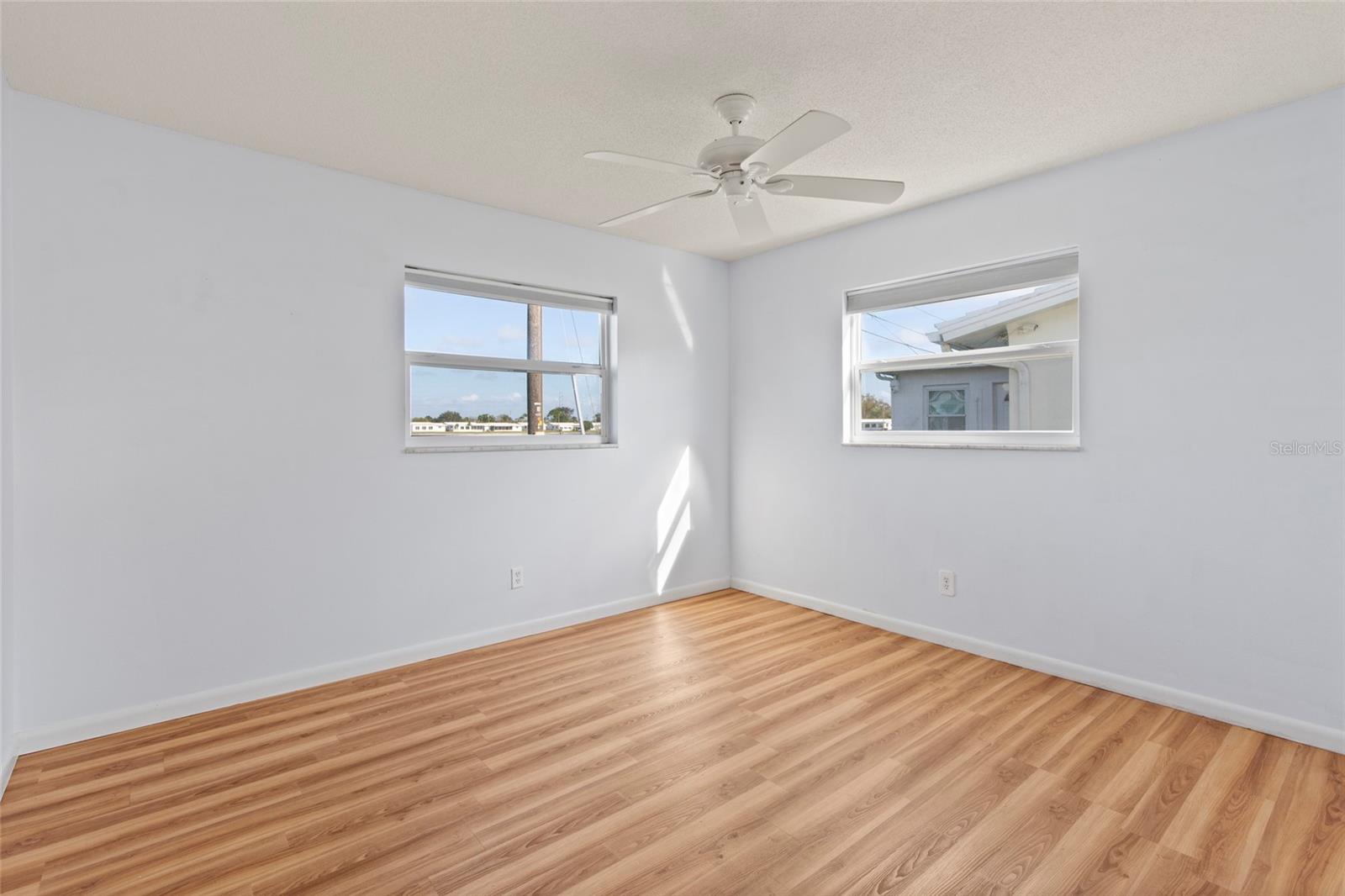 Image 9 of 22 For 9785 Mainlands Boulevard W 1-b