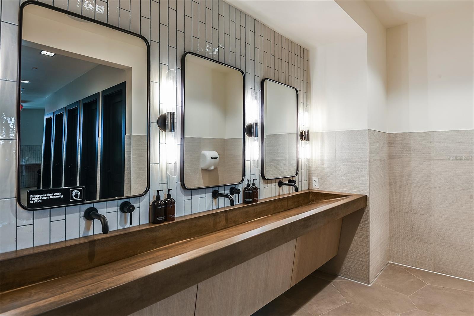 Image 91 of 100 For 8572 Snowfall Street