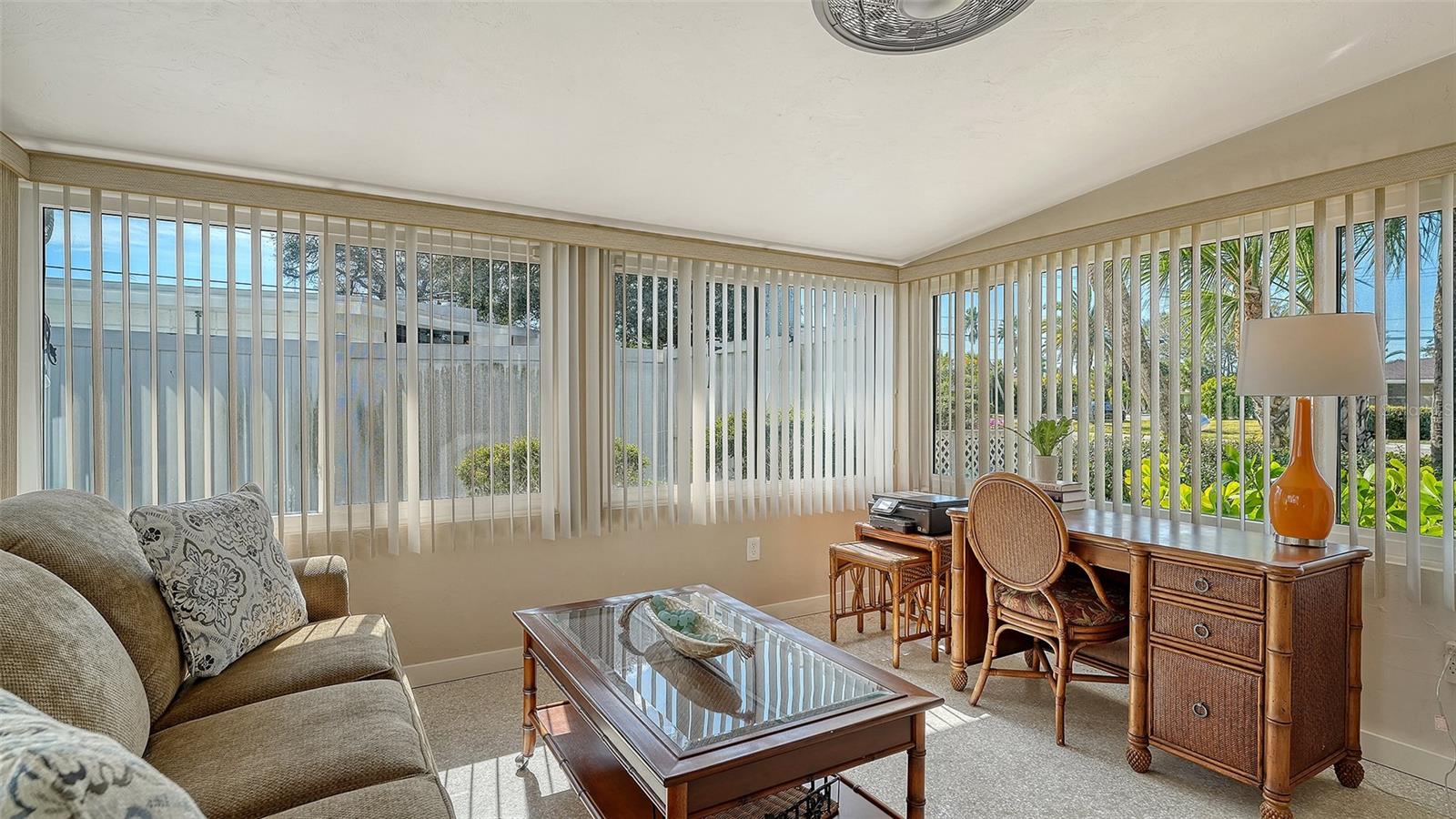 Image 10 of 55 For 817 Harbor Drive S