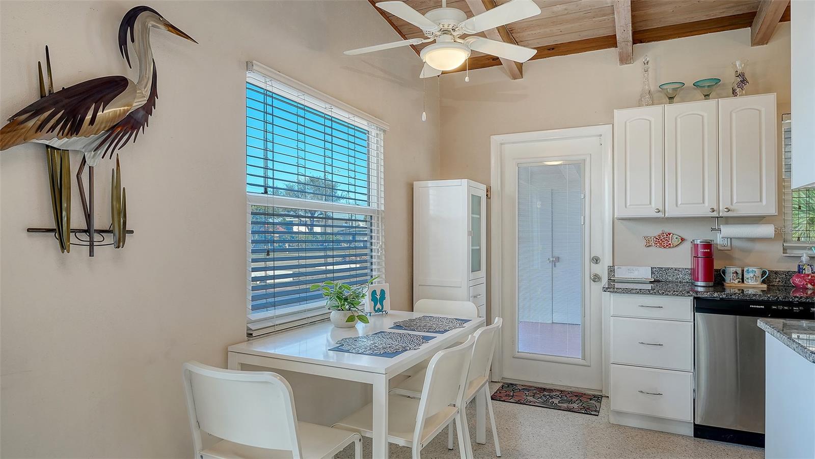 Image 11 of 55 For 817 Harbor Drive S