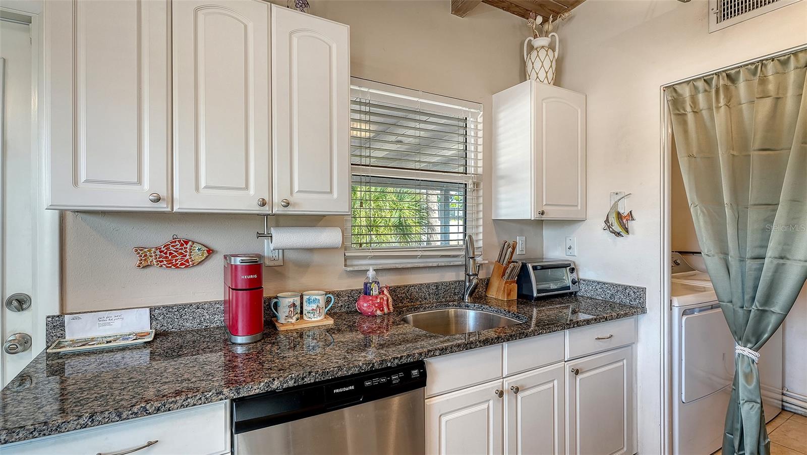 Image 13 of 55 For 817 Harbor Drive S