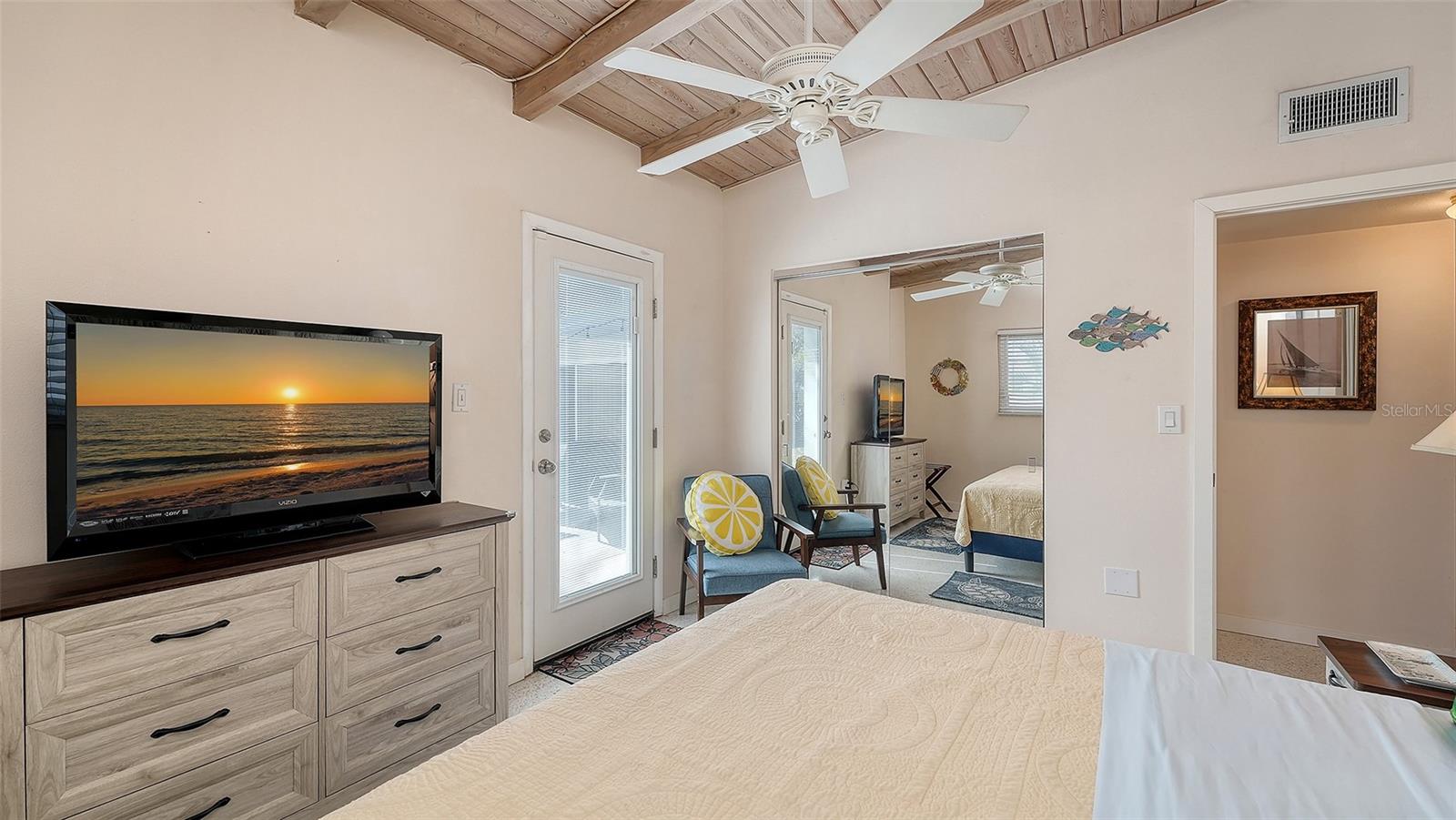 Image 16 of 55 For 817 Harbor Drive S