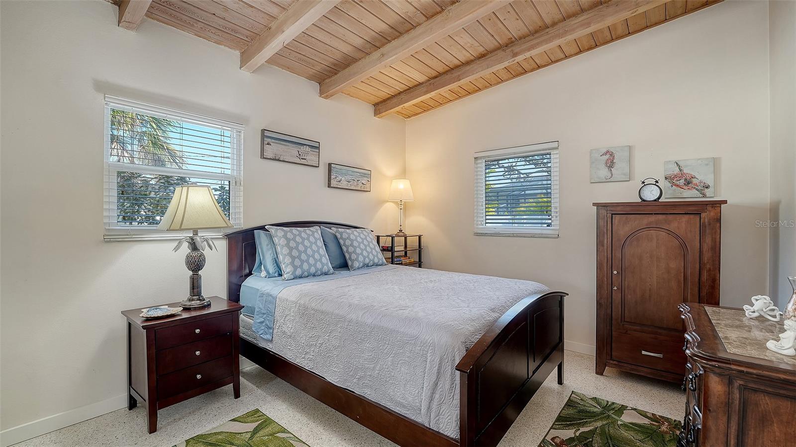 Image 20 of 55 For 817 Harbor Drive S