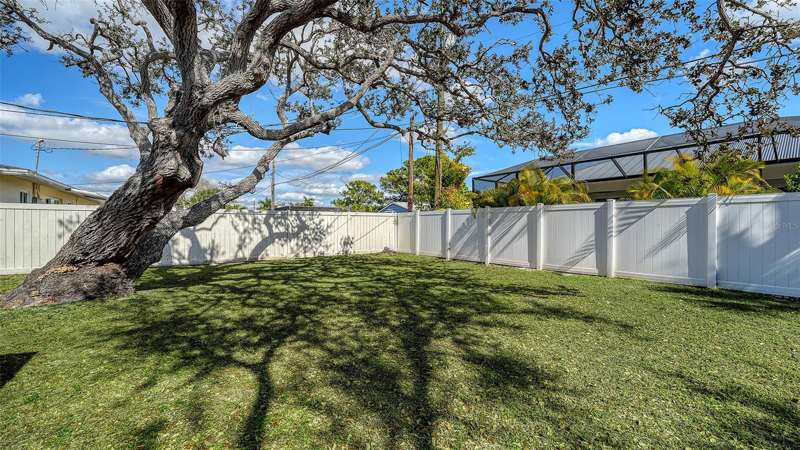 Image 28 of 55 For 817 Harbor Drive S