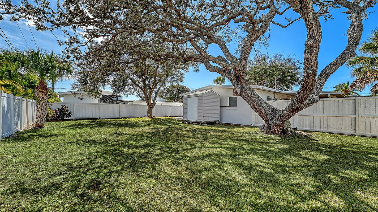 Image 29 of 55 For 817 Harbor Drive S