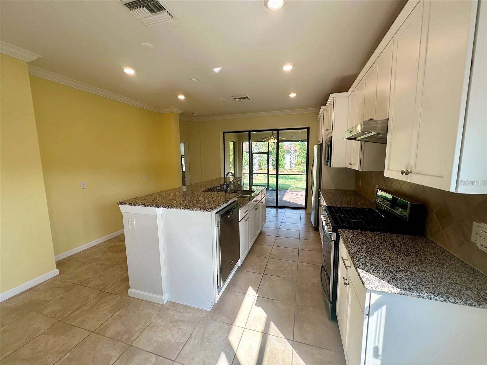 Image 5 of 25 For 17043 Hampton Falls Terrace