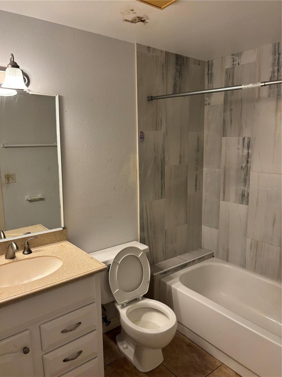 Image 18 of 21 For 5026 Water Oak Drive 104