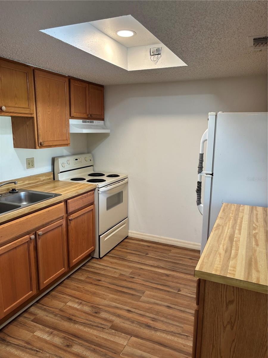 Image 9 of 21 For 5026 Water Oak Drive 104