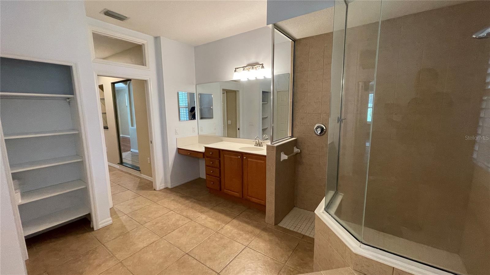 Image 22 of 51 For 7704 Drayton Circle