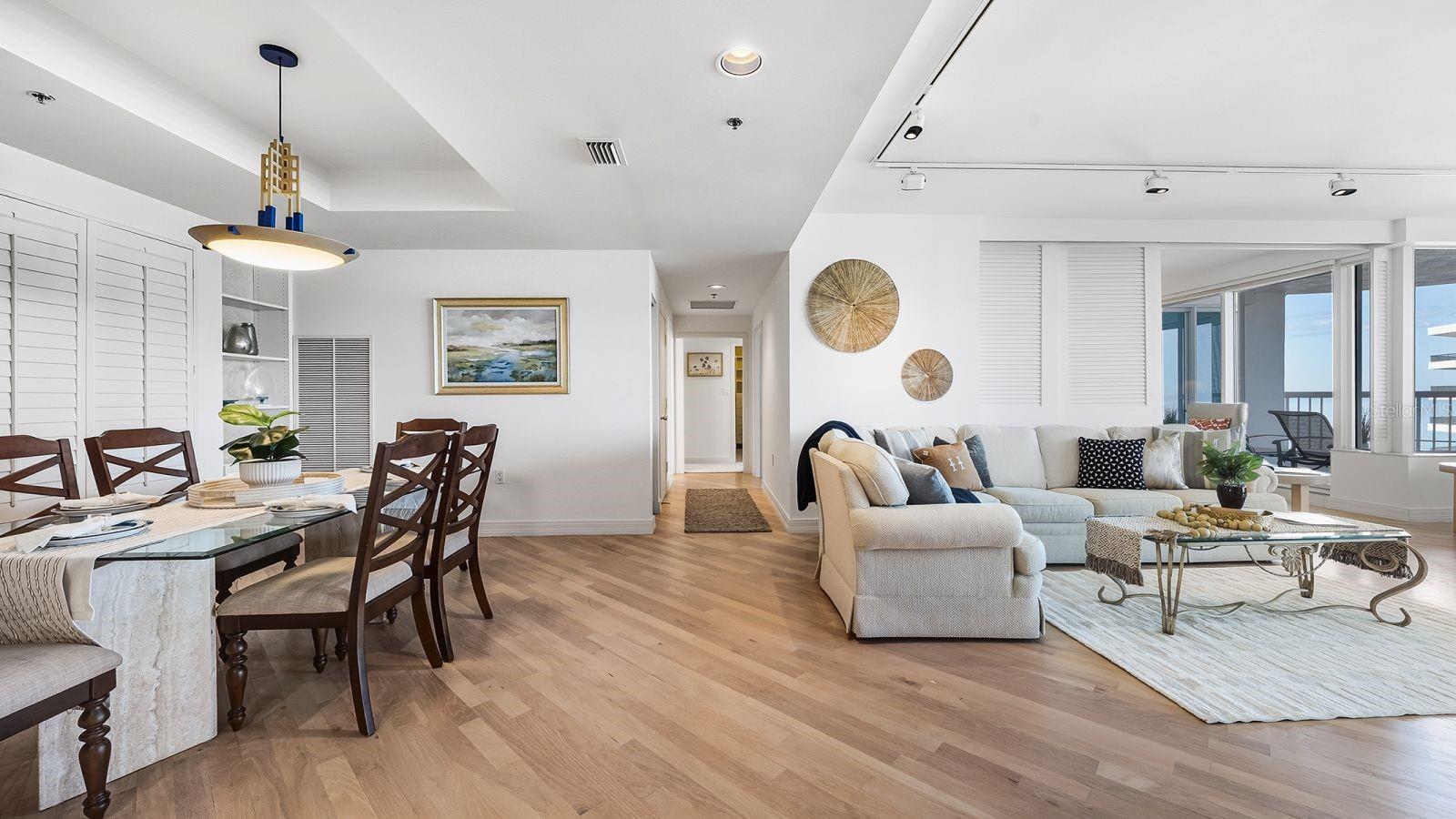 Image 15 of 70 For 455 Longboat Club Road 707