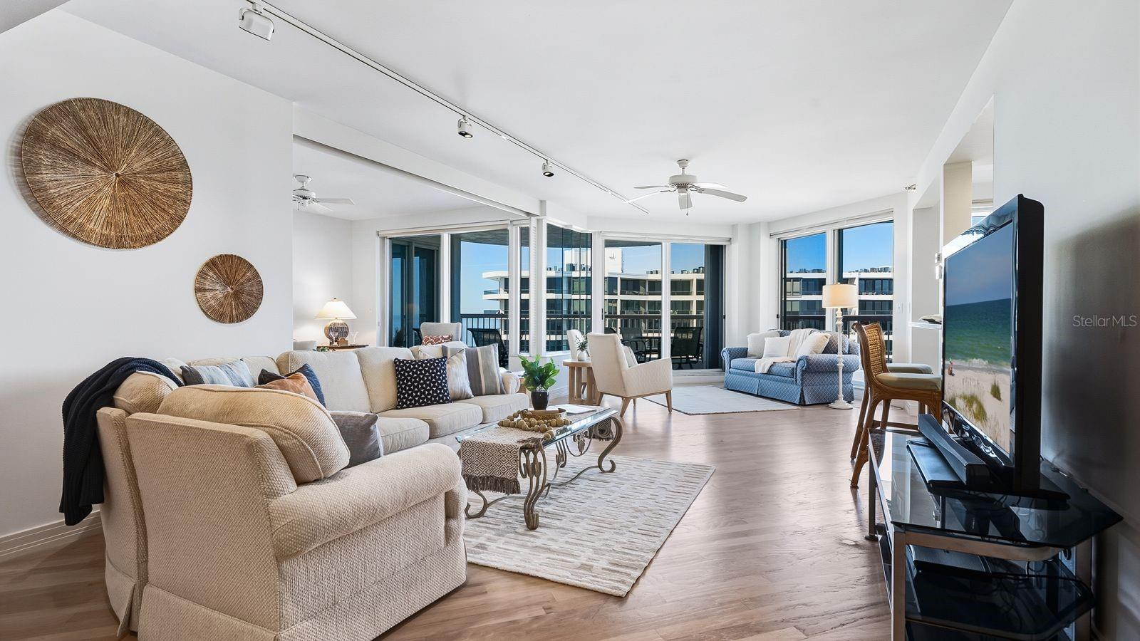 Image 16 of 70 For 455 Longboat Club Road 707