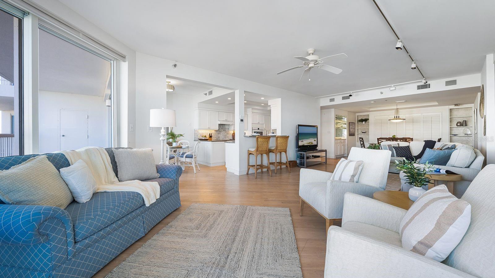 Image 17 of 70 For 455 Longboat Club Road 707