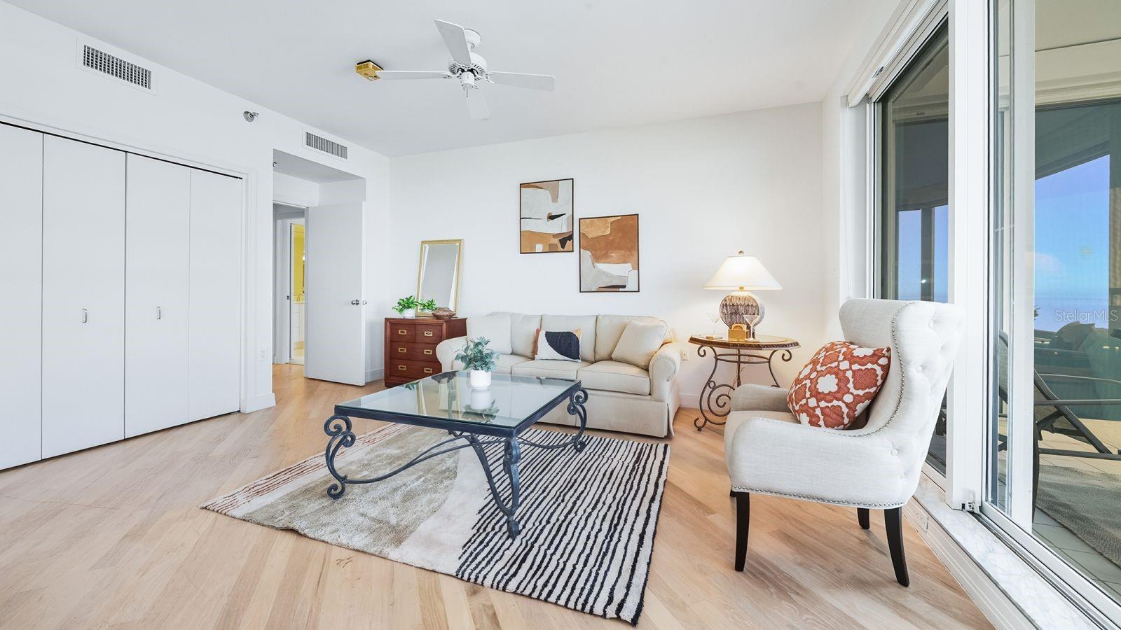 Image 22 of 70 For 455 Longboat Club Road 707