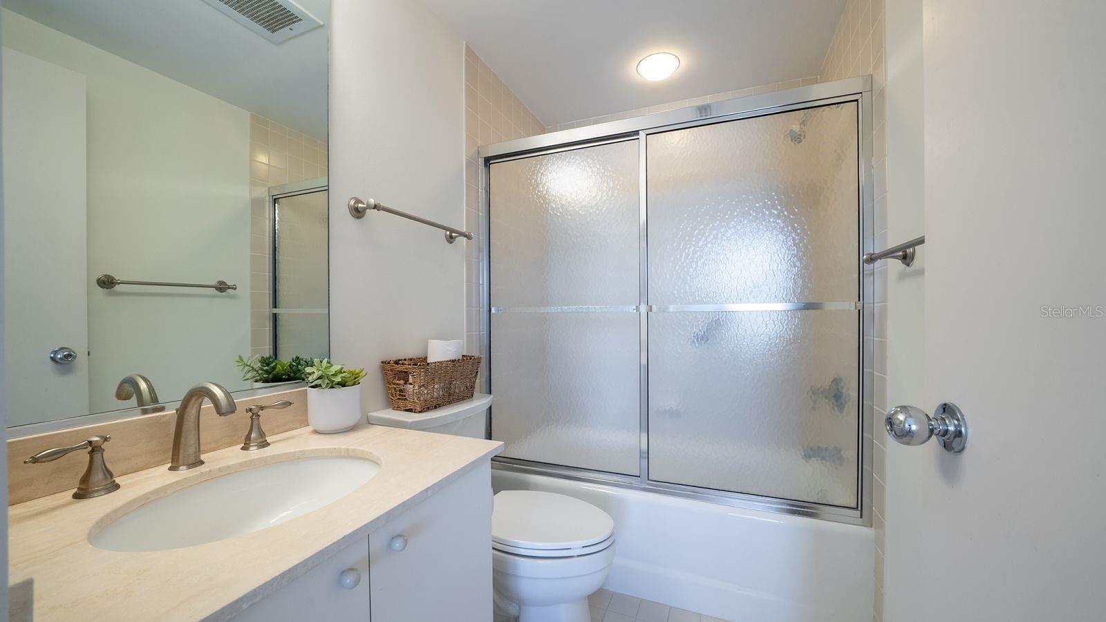 Image 40 of 70 For 455 Longboat Club Road 707