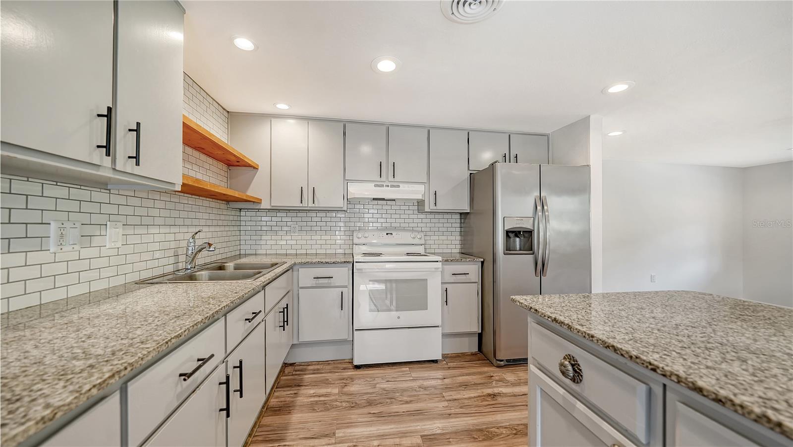 Image 10 of 35 For 2374 Arlington Street