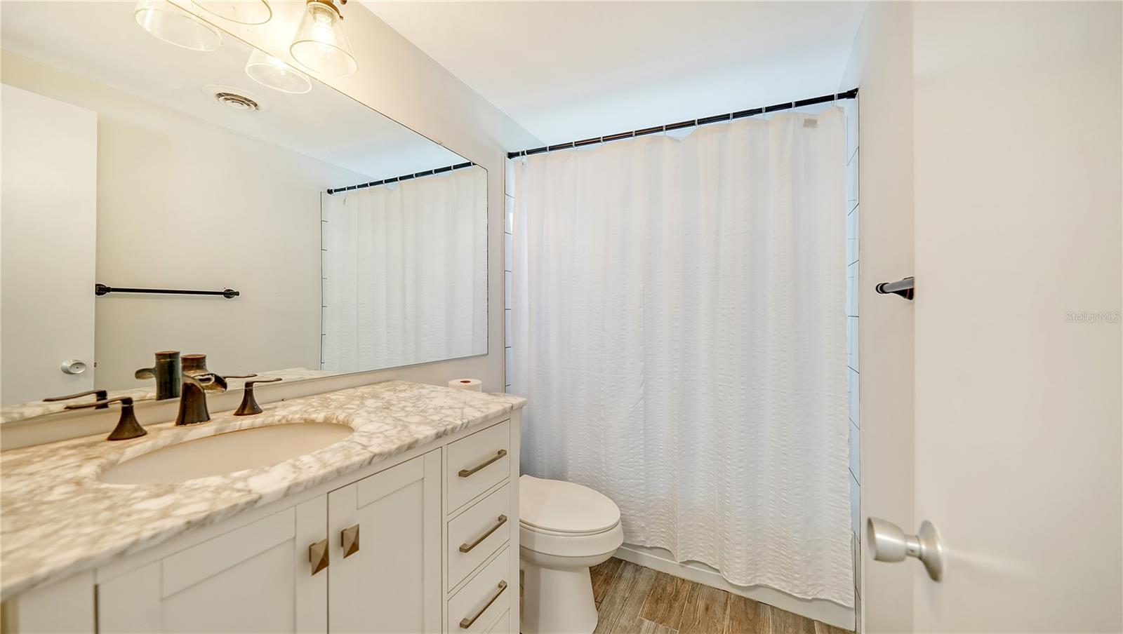 Image 16 of 35 For 2374 Arlington Street