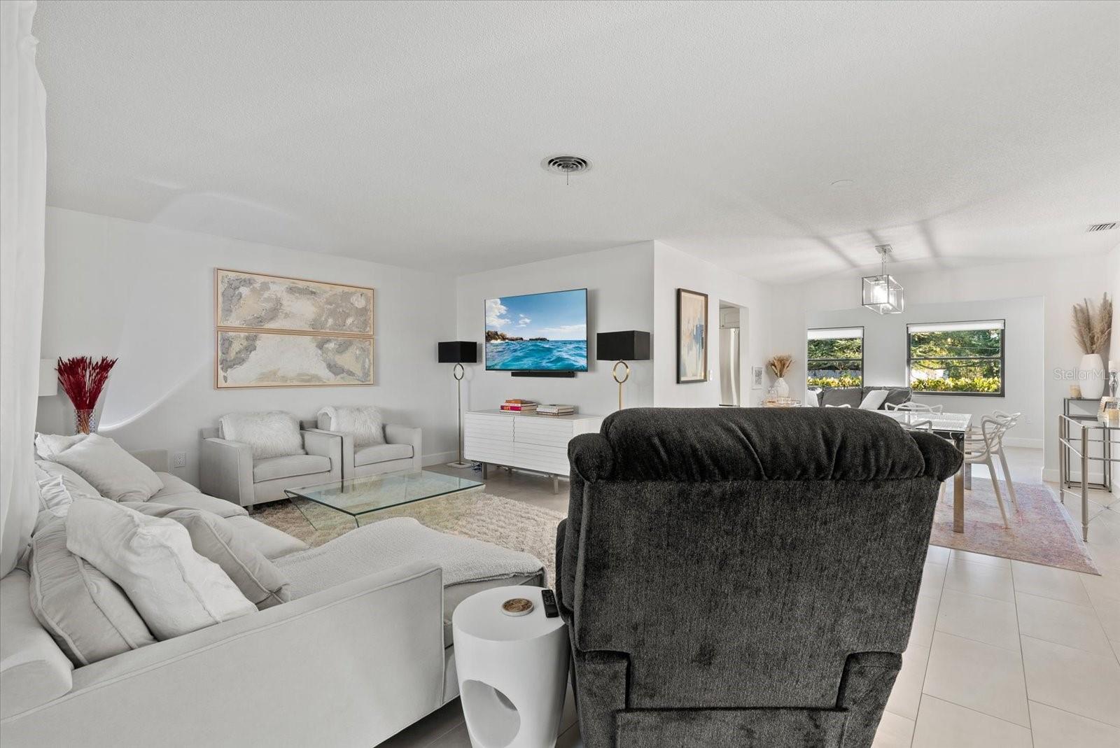 Image 5 of 29 For 6835 Roxbury Drive