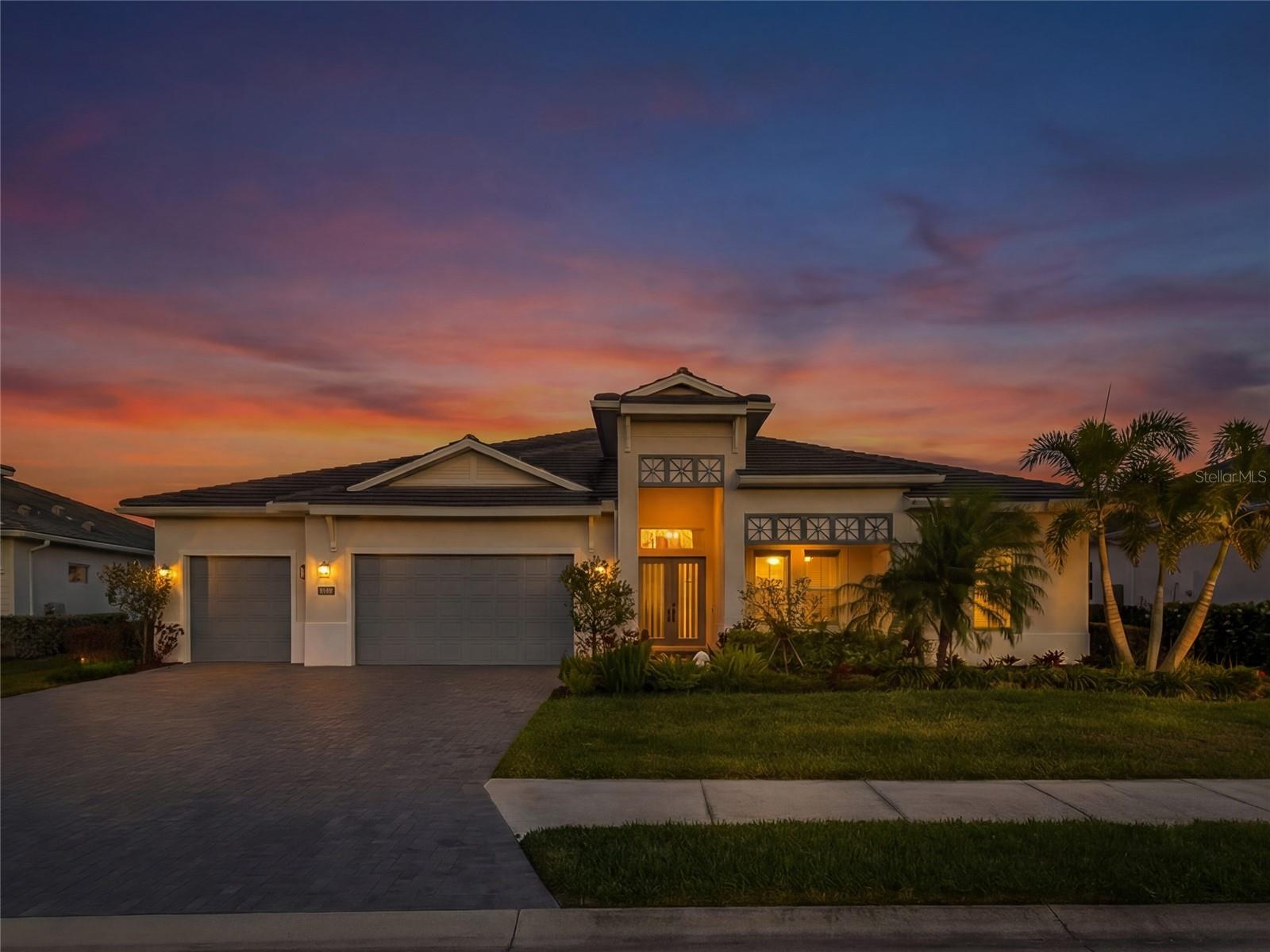 Image 2 of 80 For 8252 Redonda Loop