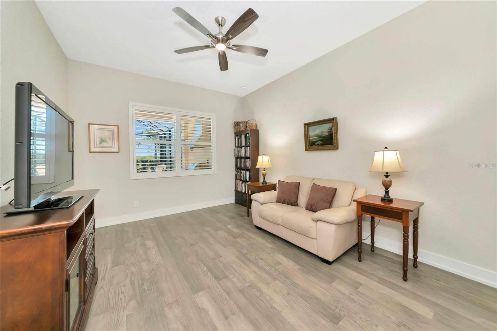 Image 32 of 80 For 8252 Redonda Loop