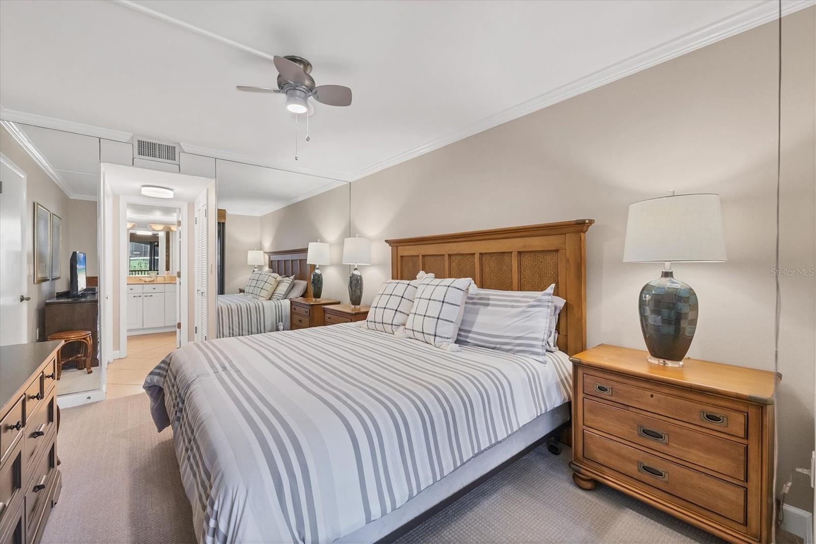 Image 14 of 43 For 8750 Midnight Pass Road 302