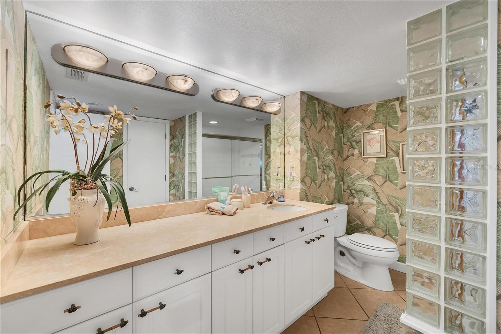 Image 15 of 43 For 8750 Midnight Pass Road 302