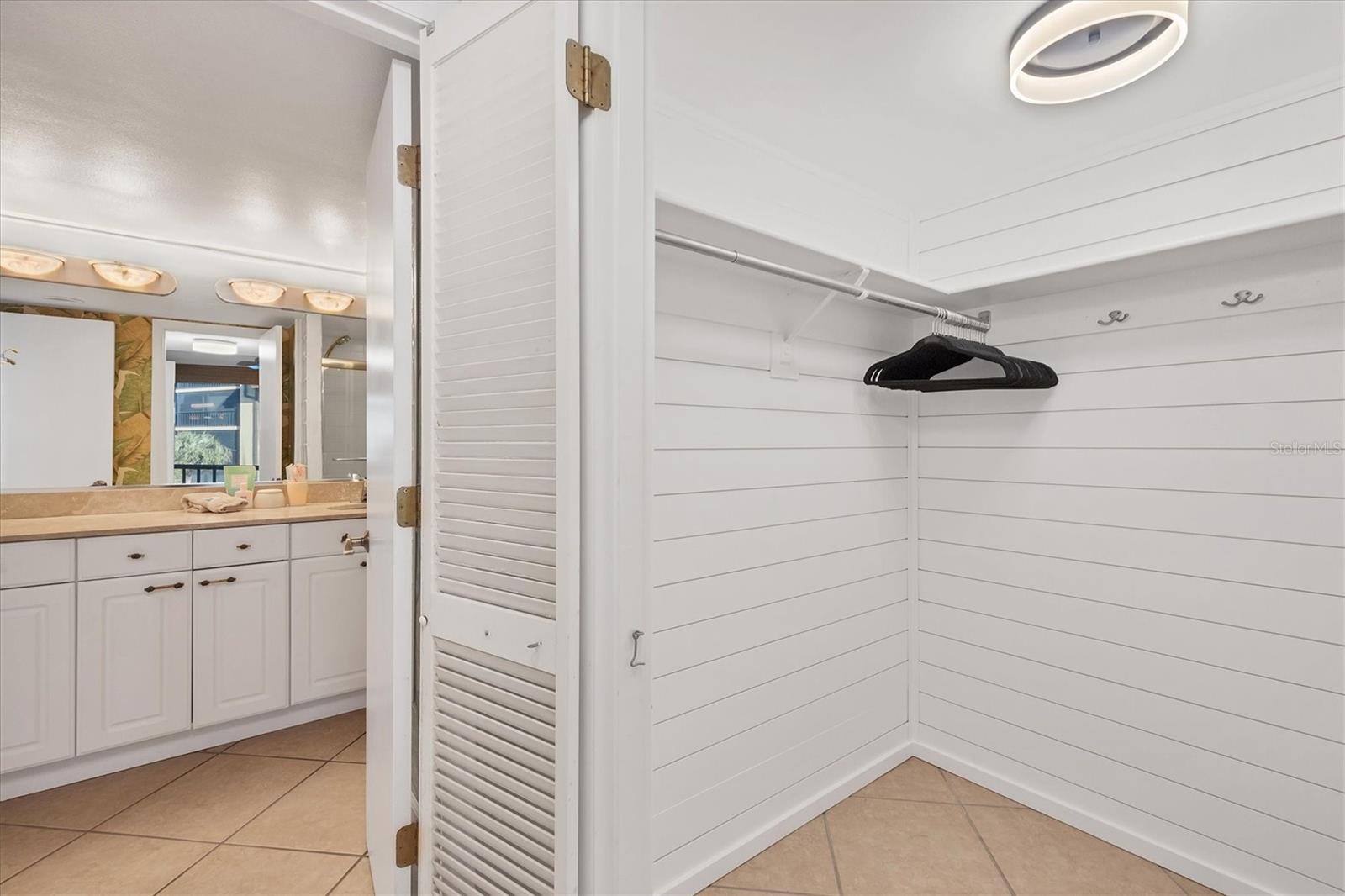 Image 16 of 43 For 8750 Midnight Pass Road 302