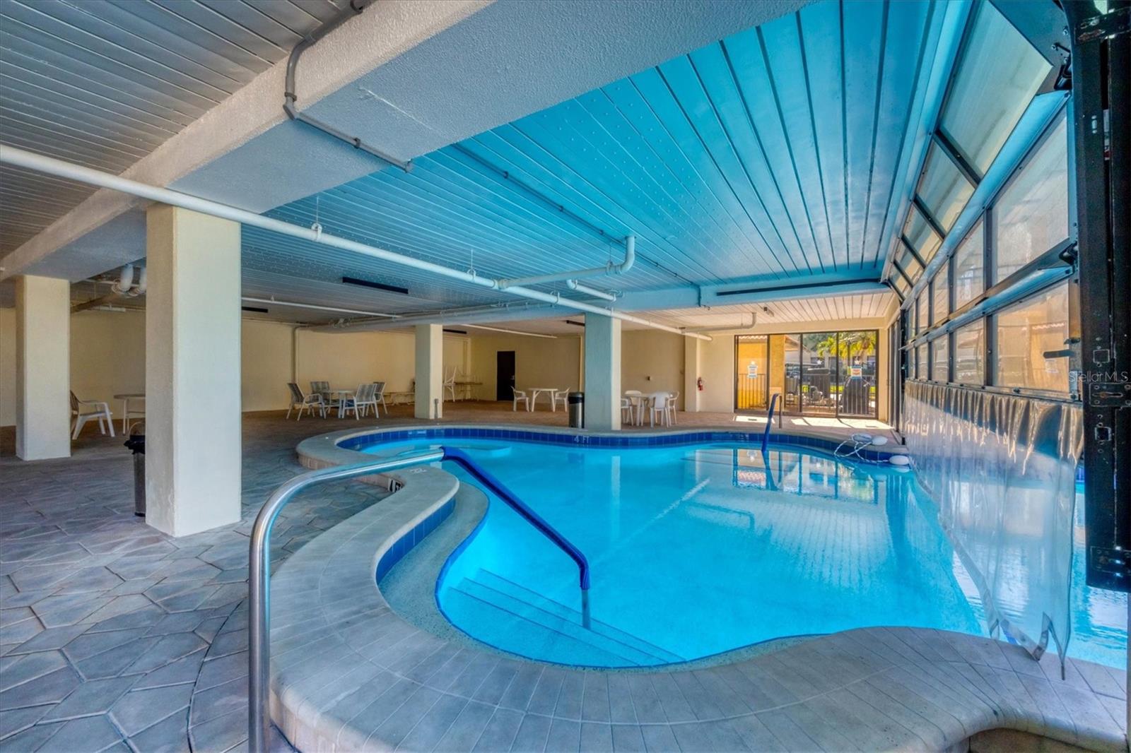 Image 25 of 43 For 8750 Midnight Pass Road 302