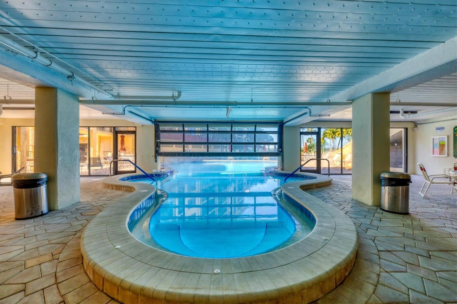 Image 26 of 43 For 8750 Midnight Pass Road 302