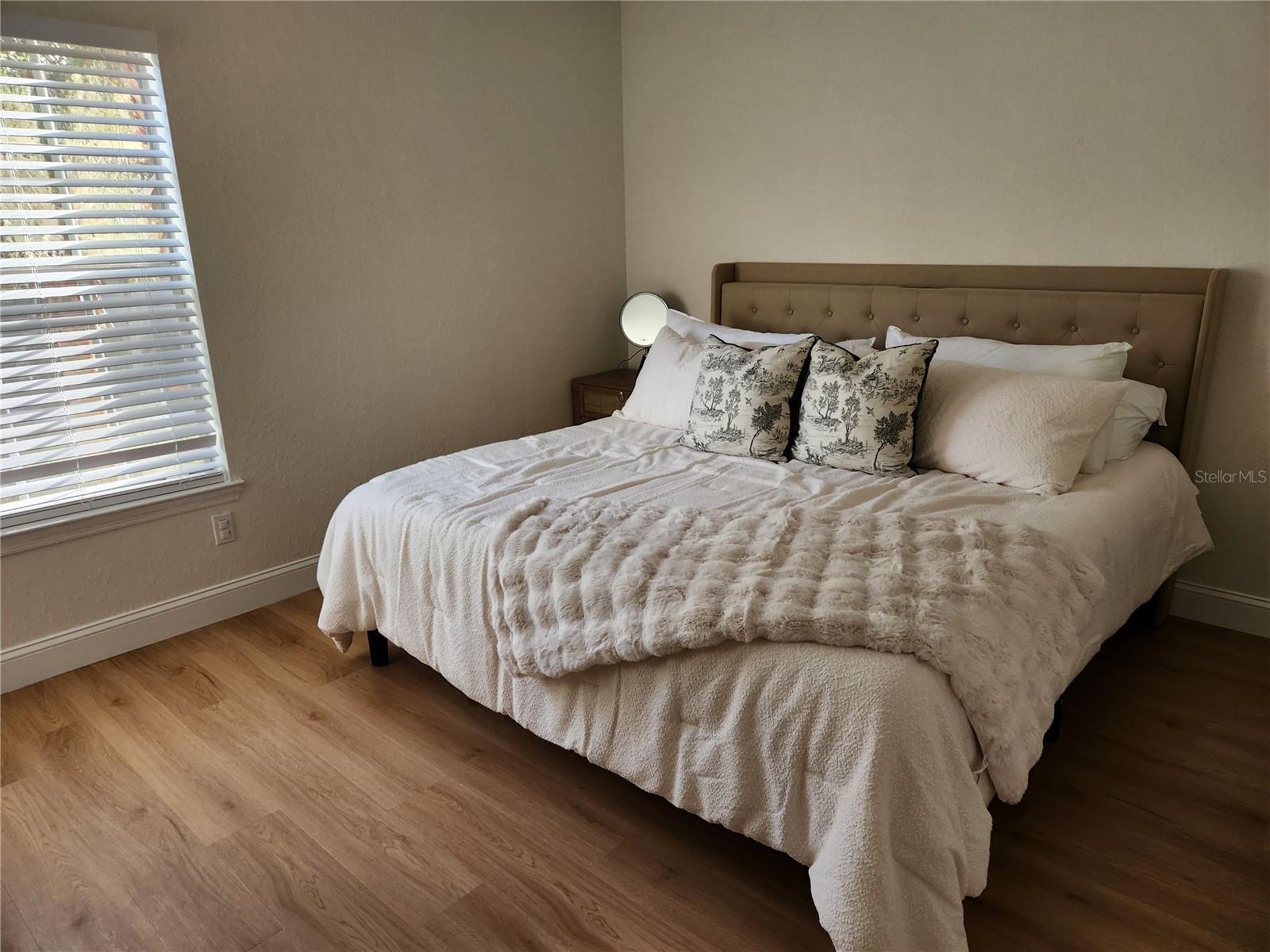 Image 18 of 32 For 8926 Manor Loop Circle 201 B