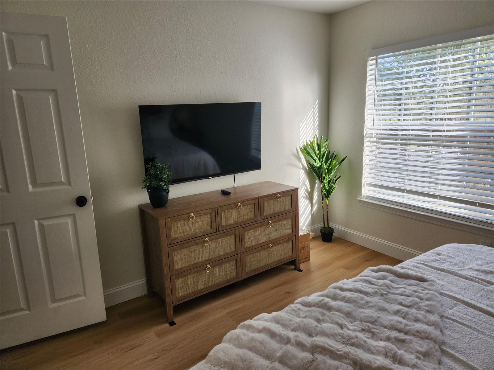 Image 19 of 32 For 8926 Manor Loop Circle 201 B