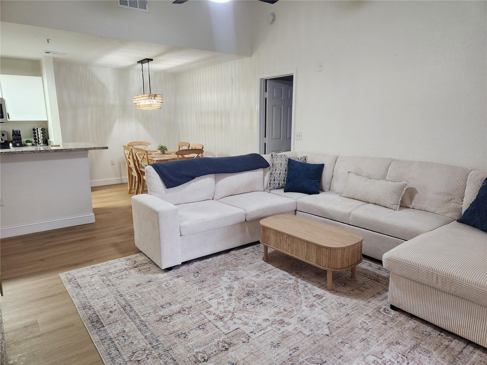 Image 5 of 32 For 8926 Manor Loop Circle 201 B