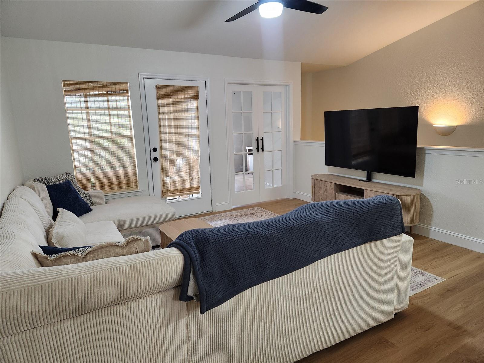 Image 6 of 32 For 8926 Manor Loop Circle 201 B