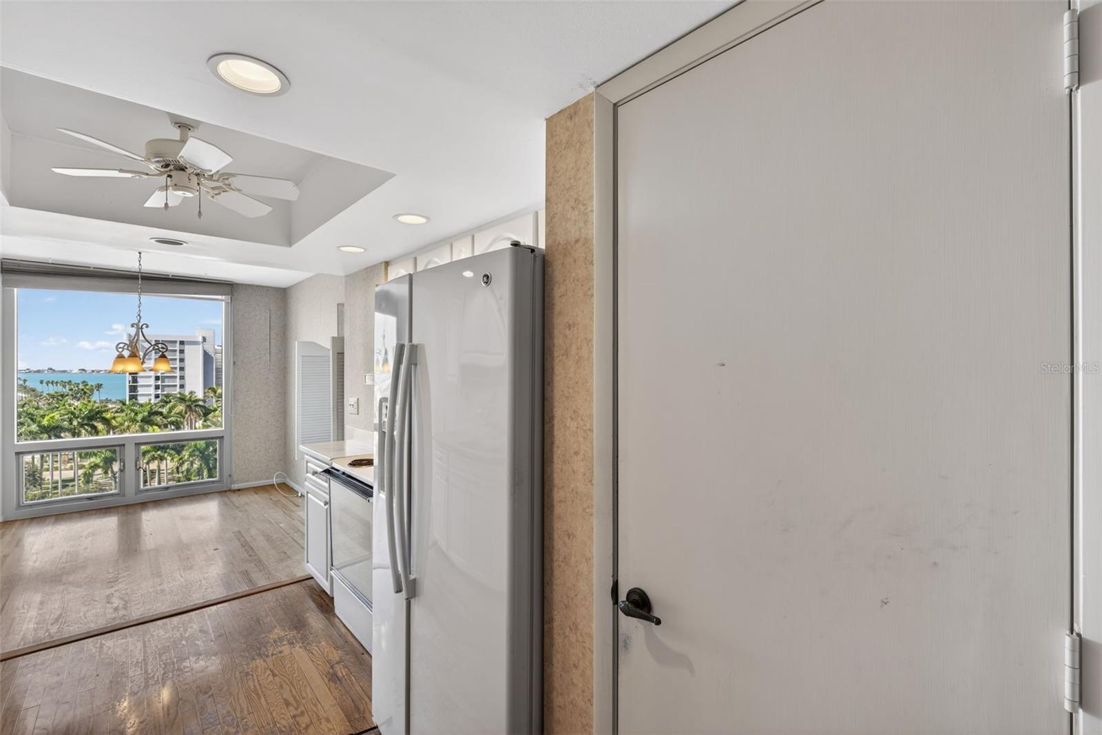 Image 10 of 33 For 1111 Gulfstream Avenue 8d