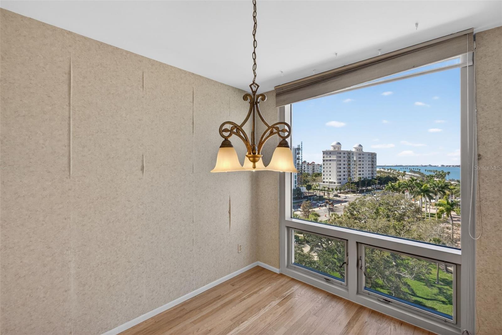 Image 13 of 33 For 1111 Gulfstream Avenue 8d