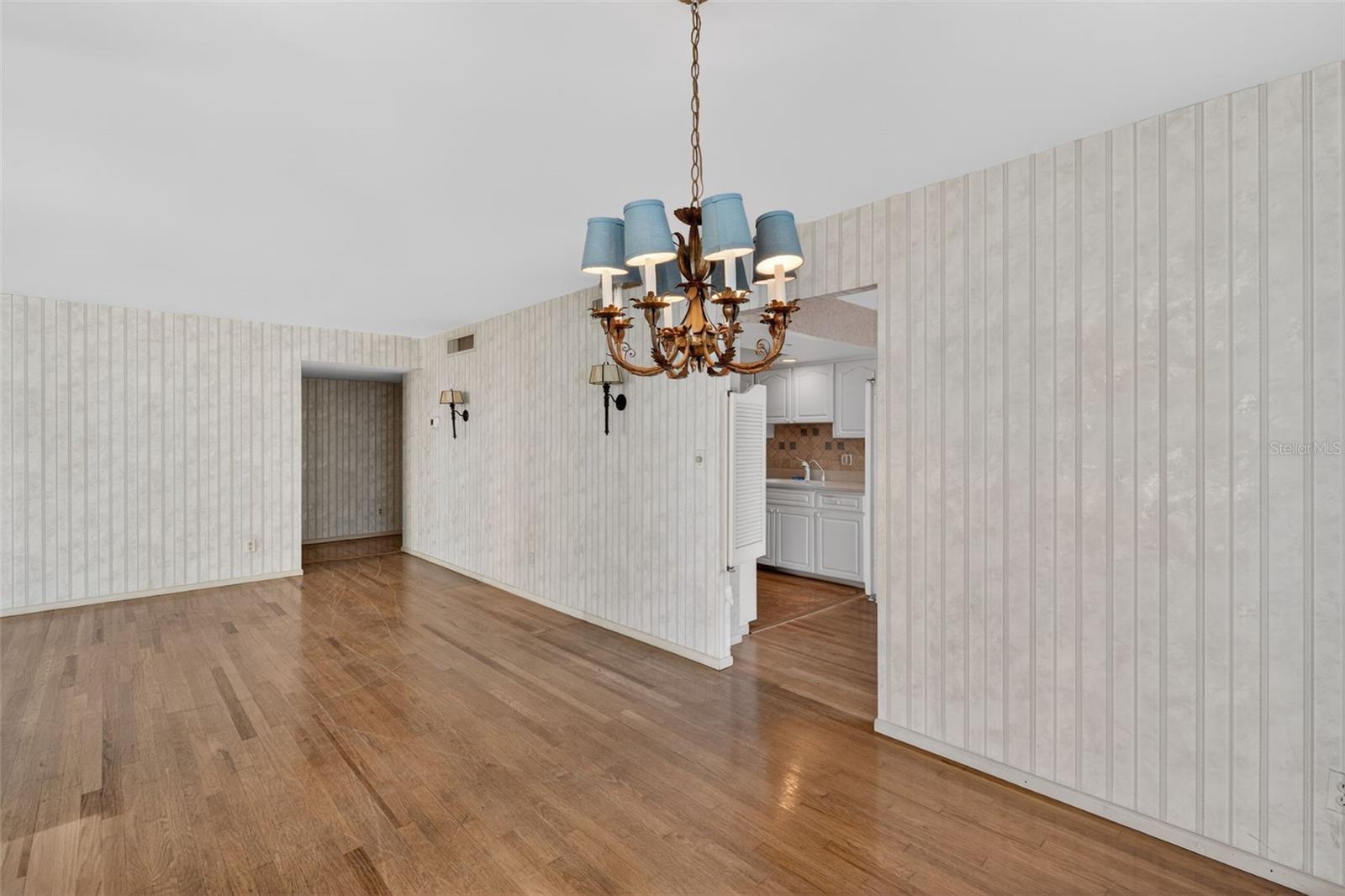 Image 16 of 33 For 1111 Gulfstream Avenue 8d