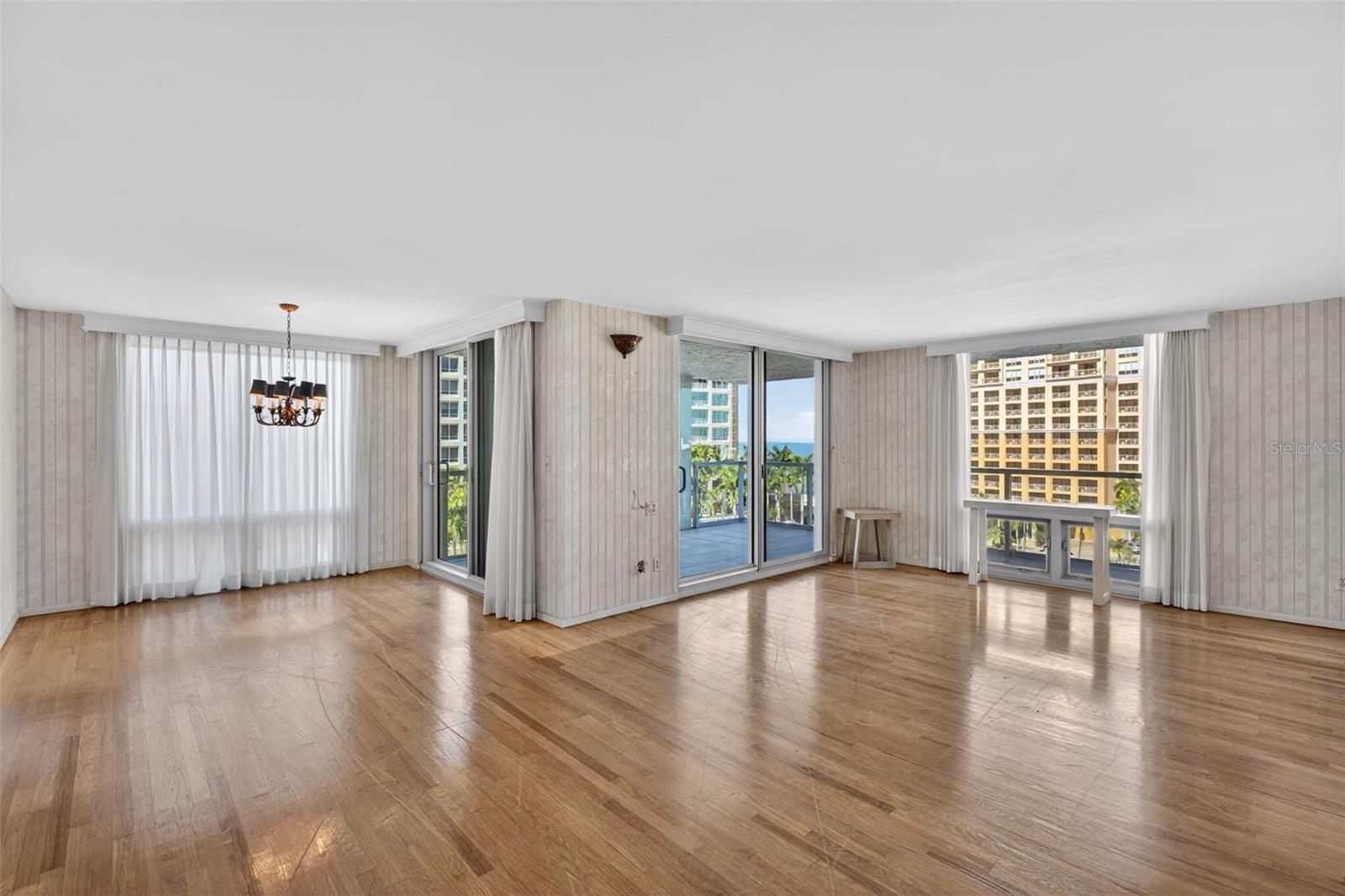 Image 17 of 33 For 1111 Gulfstream Avenue 8d