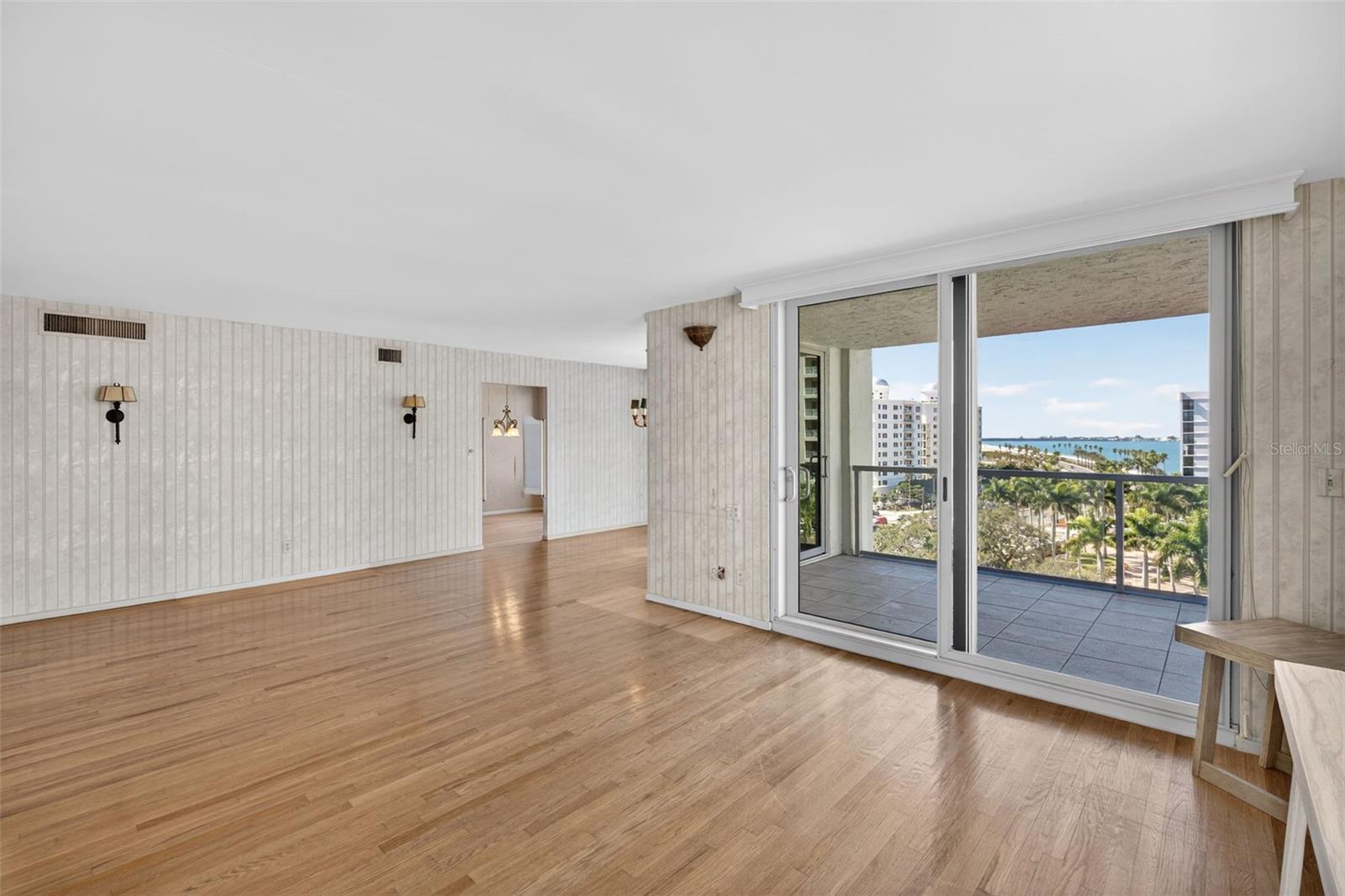 Image 18 of 33 For 1111 Gulfstream Avenue 8d