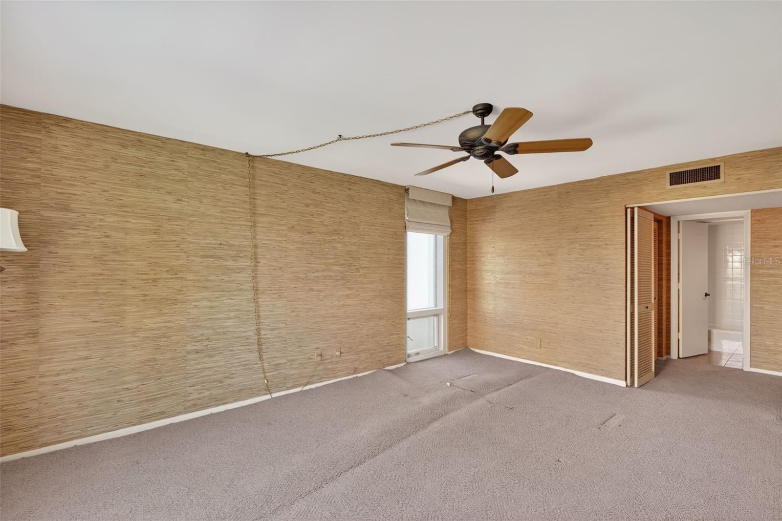 Image 28 of 33 For 1111 Gulfstream Avenue 8d