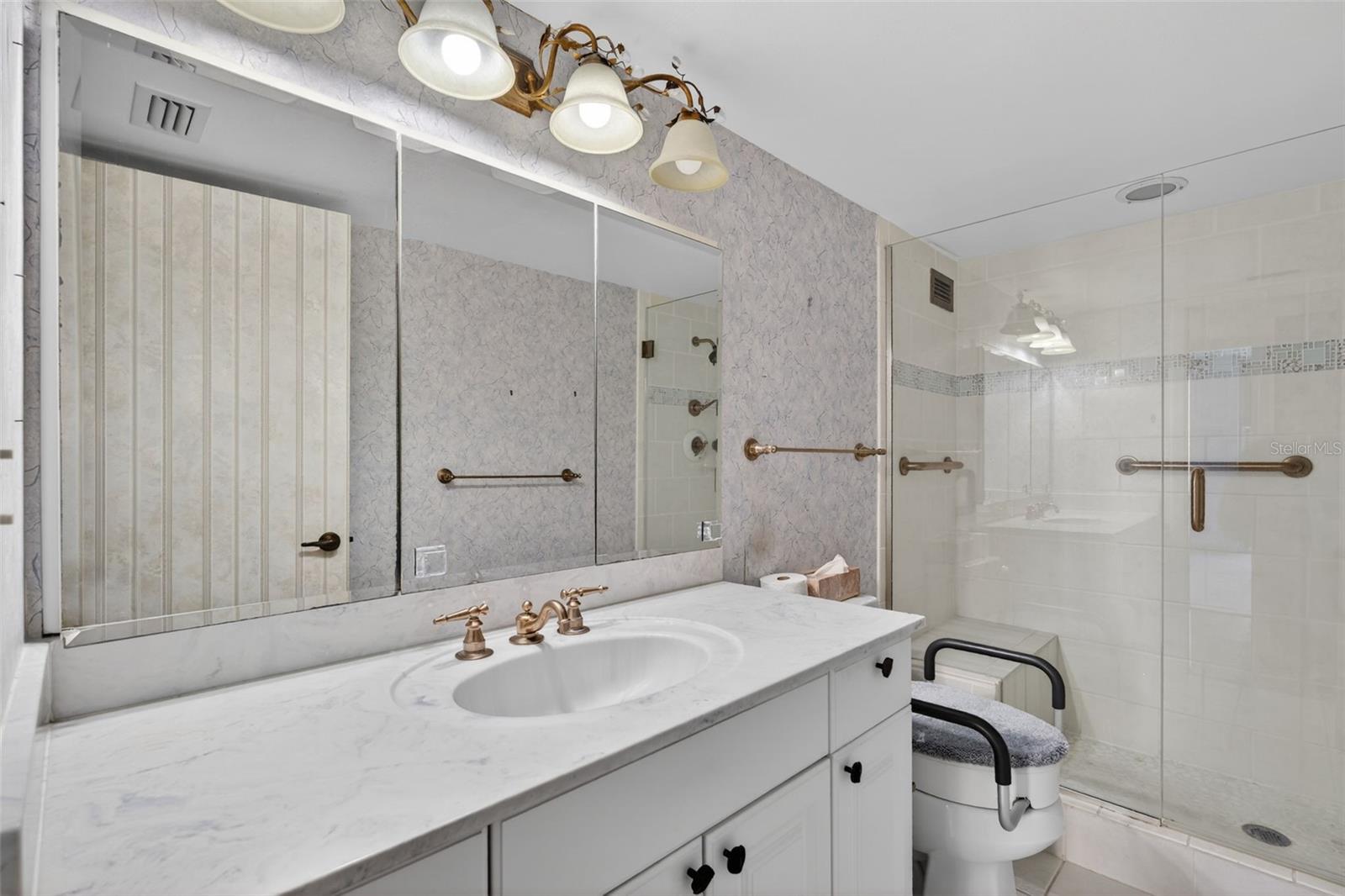 Image 31 of 33 For 1111 Gulfstream Avenue 8d