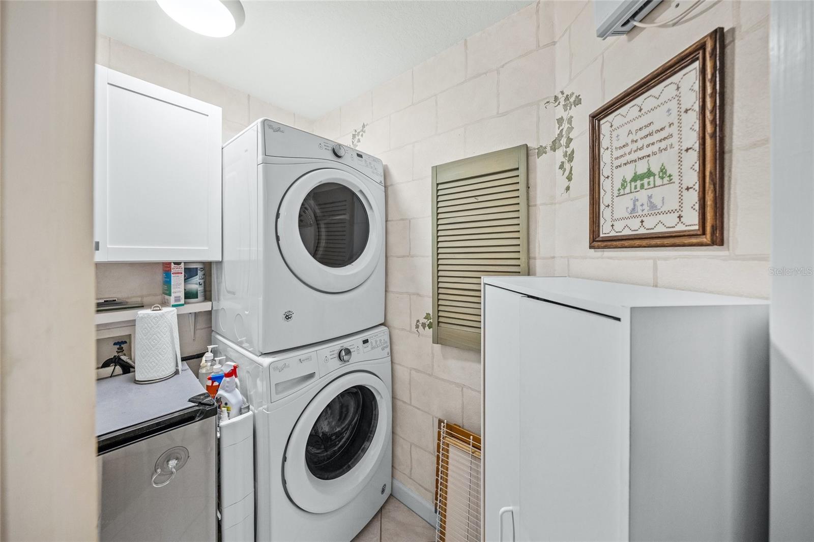 Image 40 of 76 For 1260 Dolphin Bay Way  403