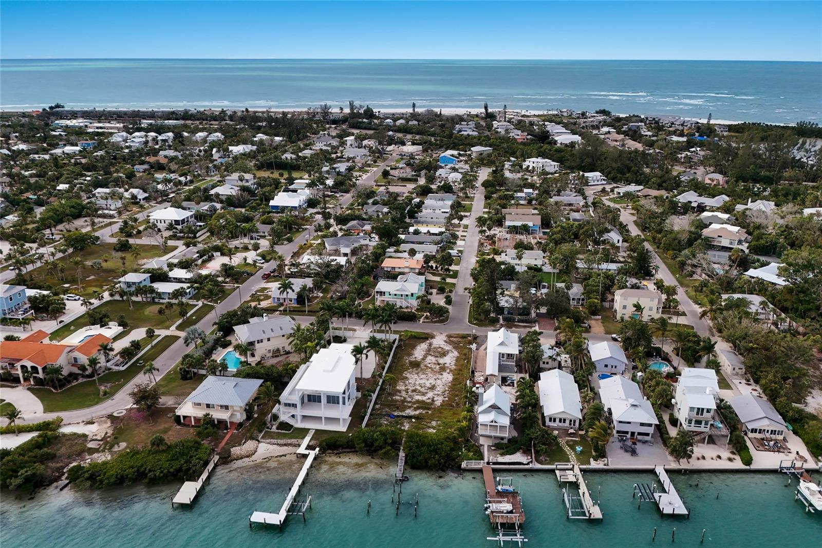 Image 14 of 20 For 7094 Longboat Drive E